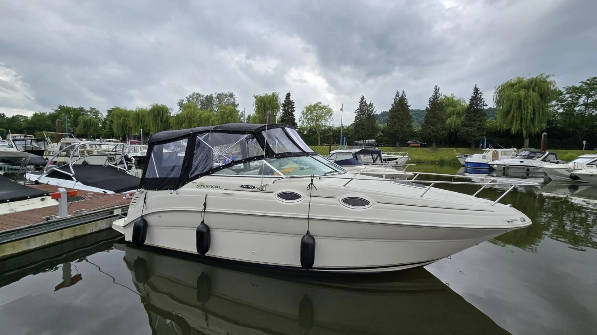 bootsverdeck-am-boot-angebracht